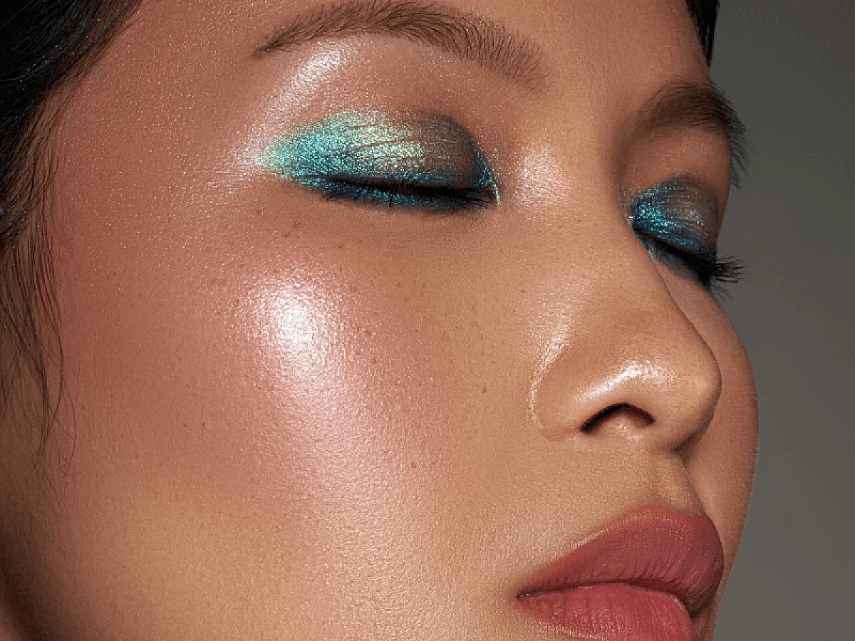 Model mit dem perfekten Make-up von Danessa Myricks Beauty